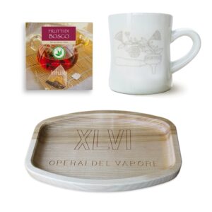Combo Vassoio in legno XLVI + Mug “Tattoo braccetto” + Infuso Frutti di bosco